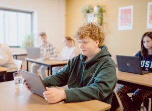 Hoogbegaafde jongere met faalangst tijdens toetsmoment op school