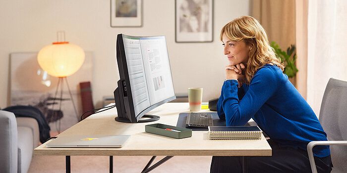 Volwassene met overprikkeling bij hoogbegaafdheid die rust zoekt na mentale belasting