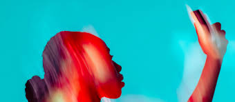 Diagnostiek en hoogbegaafdheid signaal in de samenleving kind steekt hand op